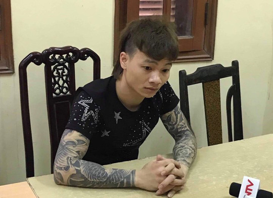 Khá Bảnh vẫn phong cách cợt nhả tại cơ quan công an - Ảnh 1. Khá Bảnh vẫn phong cách cợt nhả tại cơ quan công an - Ảnh 1.