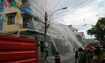 Cháy nhà ở trung tâm Đà Lạt khiến nhiều khách du lịch hoảng hốt