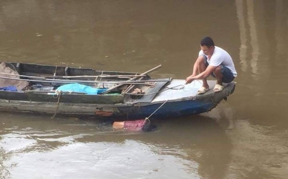 Phát hiện xác chết không mặc quần áo trôi sông ở Tiền Giang