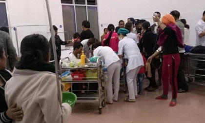 Hơn 130 người nhập viện sau đám cưới, nghi ngộ độc thực phẩm