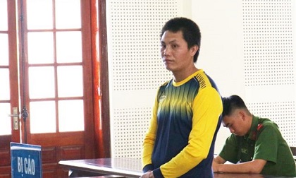 Người đàn ông Lào bật khóc khi lĩnh án tử vì mang 10kg ma túy vào Việt Nam