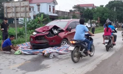 Xế hộp lấn làn, tông chết 2 người phụ nữ và bị thương cháu bé 7 tháng tuổi