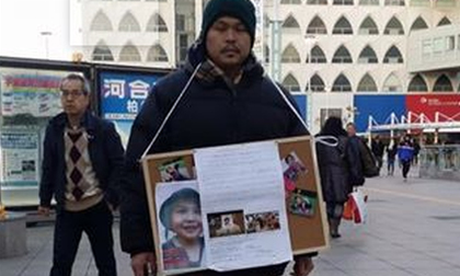 Bố bé Nhật Linh gửi 1 triệu chữ ký đòi tử hình hung thủ