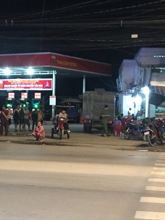 Không cho nợ tiền đổ xăng, nhân viên bán xăng bị đâm chết - Ảnh 1. Không cho nợ tiền đổ xăng, nhân viên bán xăng bị đâm chết - Ảnh 1.