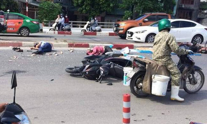 Đã có 2 người chết trong vụ xe khách 'điên' tông một loạt xe máy ở TP Hạ Long