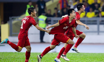 Vì sao tuyển Việt Nam nên đá trên sân Thống Nhất?