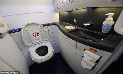 Bắt hành khách đặt camera quay lén trong nhà vệ sinh hạng thương gia