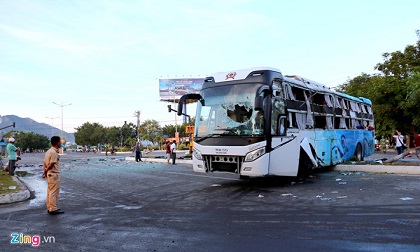 Tai nạn xe Phương Trang: 2 ôtô lao với tốc độ cao khi đến ngã tư