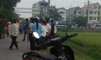 Phát hiện thi thể người đàn ông cùng xe máy dưới mương nước