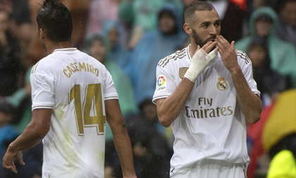 Benzema lập cú đúp, Real Madrid thắng trận đầu tại Bernabeu