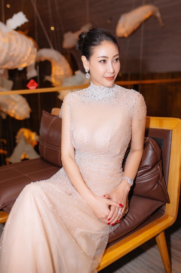 Hoa hậu có xuất thân khủng nhất Việt Nam: Cuộc đời long đong lận đận, trải qua sóng gió mới tìm thấy hạnh phúc - Ảnh 19.