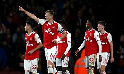 Holding trở lại và ghi bàn giúp Arsenal thắng 5 sao