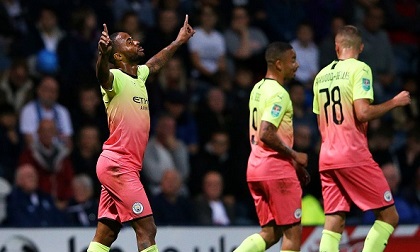 Sterling tỏa sáng, ĐKVĐ Man City phô trương sức mạnh trên sân khách
