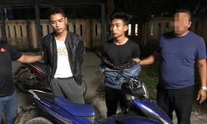 Hai nghi phạm sát hại nam sinh 18 tuổi chạy Grab vẫn bình thản đi ăn cơm, đưa đón nhau khi về quê bằng chiếc xe máy cướp được