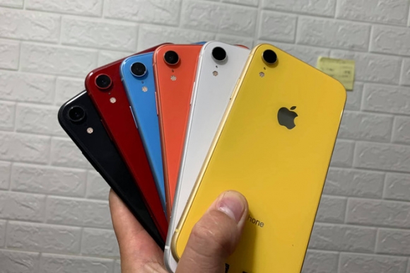 iPhone XR khóa mạng ồ ạt về Việt Nam, giá hơn 8 triệu đồng - 1