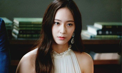 Vừa ra khỏi tòa thấy bồ nhí của chồng cười mỉa mai, tôi không đôi co chỉ giơ ra 1 tờ giấy khiến ả giãy nảy