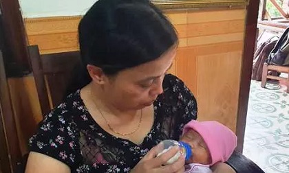 Mẹ bỏ rơi con cùng bức tâm thư trước cổng Làng trẻ em SOS