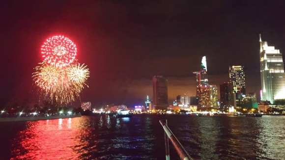 '. Ghim ngay 6 địa điểm ngắm pháo hoa đẹp nhất Sài Gòn dịp Tết Dương lịch 2020, lập hội đi countdown đón năm mới liền thôi! .'