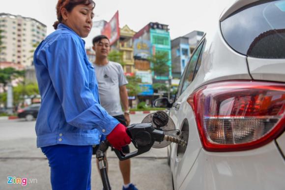 Gia xang giam 36 dong truoc Tet Nguyen dan hinh anh 1 xang1_hoang_dong_zing.jpg