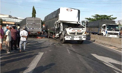 Chạy ngược chiều trên QL1, xe tải gây tai nạn nghiêm trọng