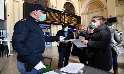 Italy: Vợ bị nhốt trong nhà nhiều ngày với thi thể chồng qua đời vì COVID-19