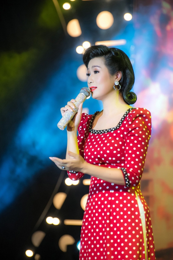Á hậu đặc biệt nhất showbiz Việt: Tài năng xuất chúng, khiến Quyền Linh yêu say đắm 9 năm - Ảnh 3.