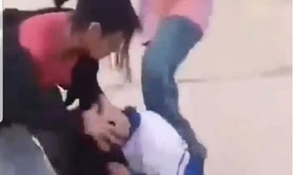 Nhóm nữ sinh Nghệ An đánh bạn dã man, quay clip đăng lên mạng xã hội