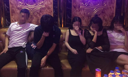 Phát hiện nhóm nam nữ sử dụng ma túy để “bay lắc” trong quán karaoke