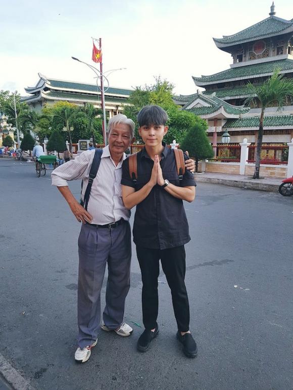 Jun Phạm khiến fan chạnh lòng với chia sẻ:'Ngủ kế bên mẹ mà mẹ mất không biết'