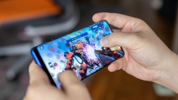Loat smartphone dang mua nhat de choi game hinh anh 2 oneplus_8_pro_8_1586887540991.jpg