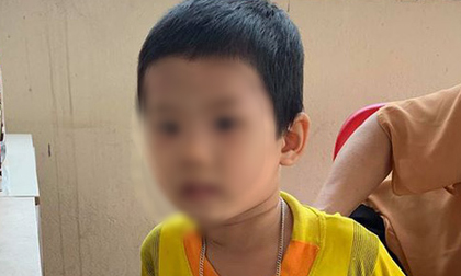 Bé trai 3 tuổi bị bố bỏ rơi tại tòa kèm lời nhắn: “Tôi không đẻ, tôi không nuôi”