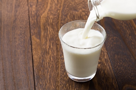 Bác sĩ Nhi khoa tiết lộ thời điểm vàng cho con uống sữa tươi tốt nhất