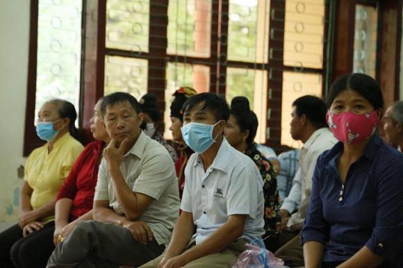 Xử phúc thẩm mẹ nữ sinh giao gà: Chồng bị cáo luôn tin vợ mình vô tội, kinh tế đã kiệt quệ, phải nhờ ăn từng bữa - Ảnh 2.