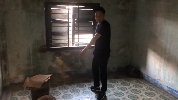 Căn nhà chứa cả tuổi thơ của Dương Triệu Vũ, Hoài Linh để hoang, không bán