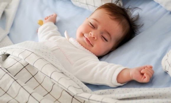 Đánh thức con dậy trước 6 giờ là dại: Sai lầm kinh điển của nhiều cha mẹ khiến bé thấp lùn, còi cọc
