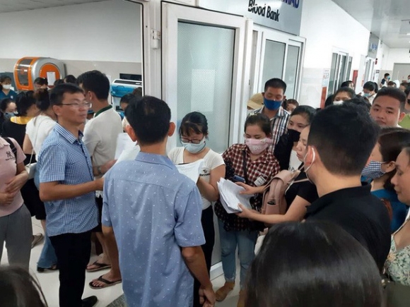 'Rừng người' đến bệnh viện hiến 230 đơn vị máu cứu 21 nạn nhân vụ tai nạn thảm khốc ở Quảng Bình - 2