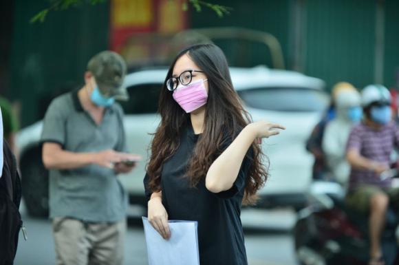 Thi tốt nghiệp THPT: Căng thẳng, âu lo bước vào môn thi ngữ văn - Ảnh 7. Thi tốt nghiệp THPT: Căng thẳng, âu lo bước vào môn thi ngữ văn - Ảnh 7.