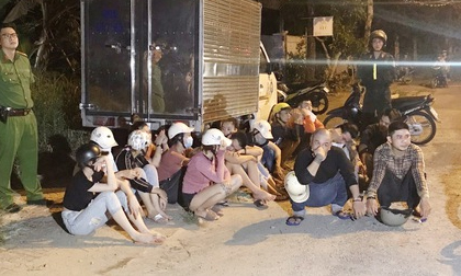 Cảnh sát bắt giữ nhiều 'chân dài' cùng nhóm giang hồ mang hung khí đi hỗn chiến