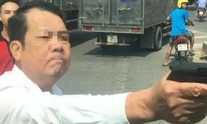 Công an xác minh người đàn ông rút vật giống súng ra dọa bắn tài xế