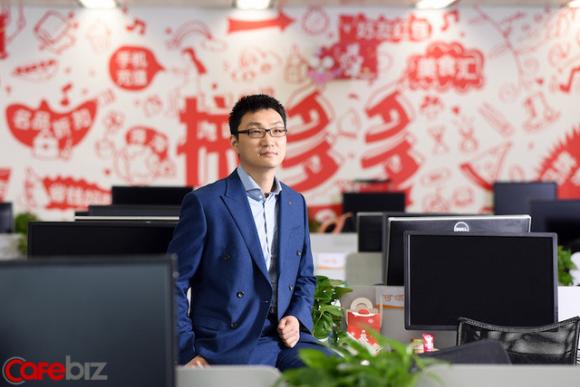  40 tuổi, vượt qua Jack Ma, trở thành tỷ phú thứ 2 của Trung Quốc và bài học: Không phải quý nhân giúp bạn, mà là tự bạn tạo ra quý nhân  - Ảnh 1.