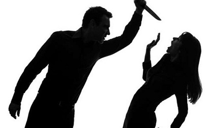 Bắc Giang: Chồng dùng dao truy sát vợ rồi uống thuốc sâu tự tử