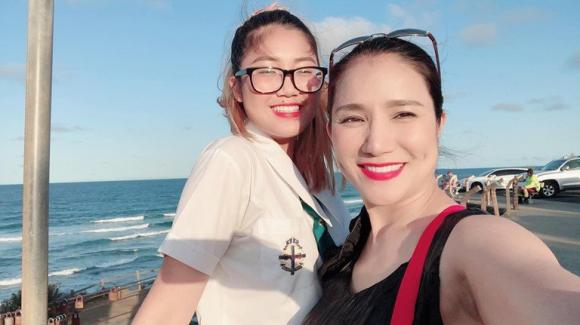 MC Cát Tường bật khóc thú nhận: “Chỉ trai trẻ mới đáp ứng được nhu cầu của tôi”