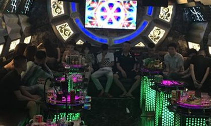 Bắt quả tang 13 'nam thanh, nữ tú' thác loạn ma túy trong quán karaoke