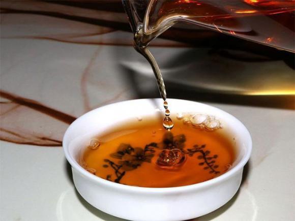 Uống trà thế này chẳng khác nào uống... thuốc độc