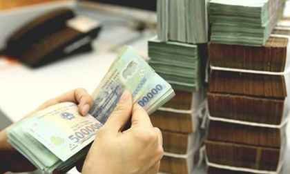 Lãi suất tiền gửi dưới 6 tháng giảm về 4%/năm