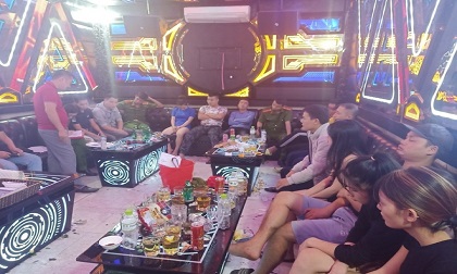 17 người tổ chức tiệc ma túy trong quán karaoke