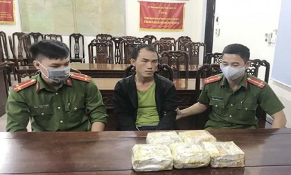 Bác sĩ người Lào mang 5 kg ma túy vào Việt Nam