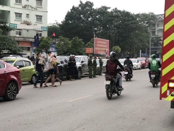 Cháy lớn tại chung cư HH Linh Đàm vào sáng sớm, hàng trăm người hoảng sợ tháo chạy