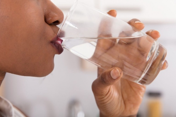 Phụ nữ tuổi thọ ngắn mỗi lần uống nước sẽ thấy cơ thể phản ứng theo 3 cách này, bạn cũng nên kiểm tra xem