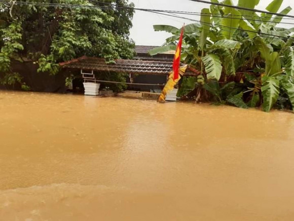 Nghệ An: Hai học sinh cấp 2 tử vong thương tâm vì mưa lũ